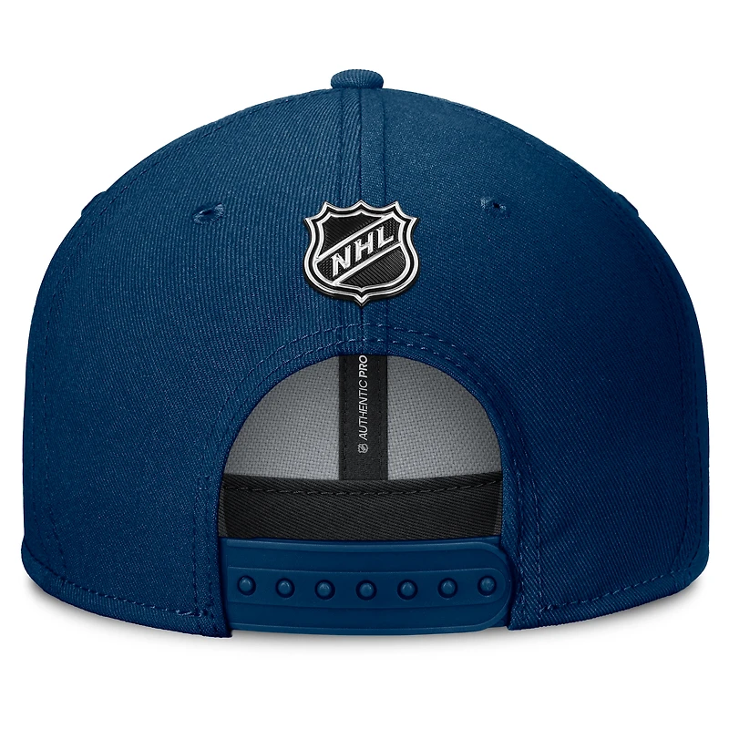 Casquette Snapback authentique Pro Rink Lockup bleu marine Seattle Kraken Fanatics pour homme