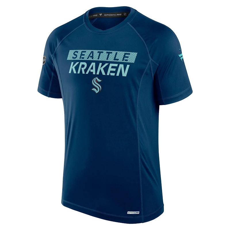 T-shirt technique authentique Pro Rink bleu marine des Seattle Kraken Fanatics pour homme