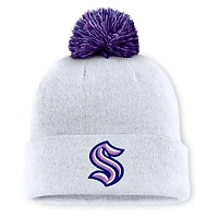 Bonnet tricoté à revers avec pompon, blanc, Seattle Kraken Authentic Pro Hockey Fights Cancer, de la marque Fanatics.