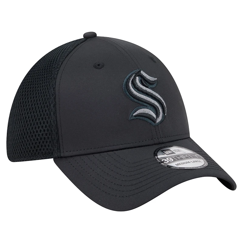 Men's New Era  Black Seattle Kraken Blackout 39THIRTY Flex Fit Hat