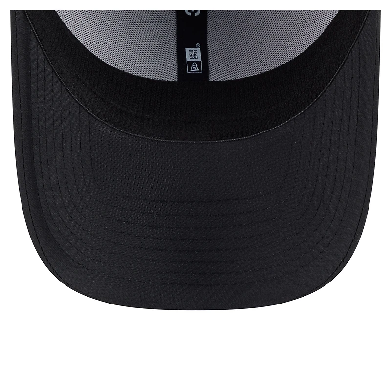 Men's New Era  Black Seattle Kraken Blackout 39THIRTY Flex Fit Hat