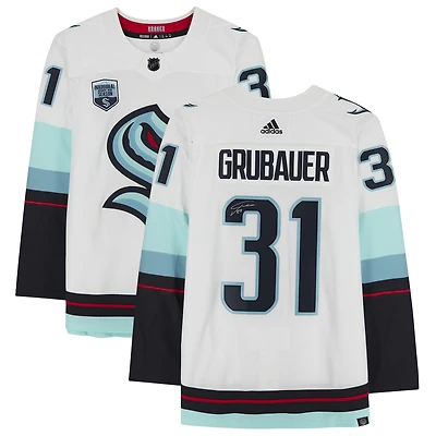 Maillot authentique adidas blanc autographié par Philipp Grubauer du Seattle Kraken, avec écusson de la saison inaugurale