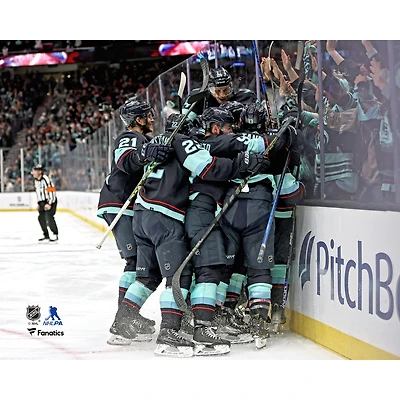 Photographie non signée de célébration la première victoire à domicile en séries éliminatoires du Kraken Seattle