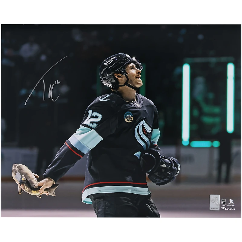 Photo dédicacée de Tye Kartye (Seattle Kraken) lors de la célébration d'après-match (40 x 50 cm).