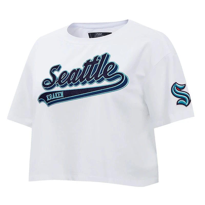 T-shirt court Pro Standard blanc Seattle Kraken Boxy Script Tail pour femmes