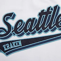 T-shirt court Pro Standard blanc Seattle Kraken Boxy Script Tail pour femmes