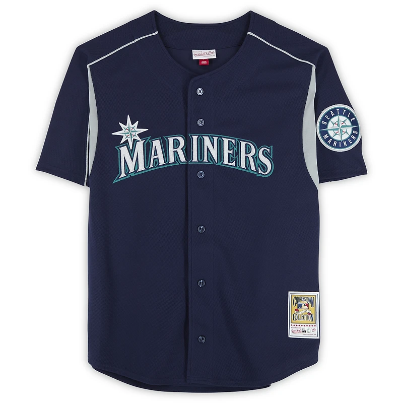 Maillot d'entraînement au bâton Mitchell & Ness bleu marine autographié par Ichiro Suzuki des Mariners de Seattle