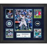 Collage encadré de 5 photos de Julio Rodriguez des Mariners de Seattle avec un morceau de ballon utilisé lors du match