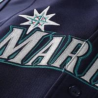 Maillot d'entraînement à la batte Mitchell & Ness Ichiro Suzuki bleu marine Seattle Mariners 2006 Cooperstown pour homme