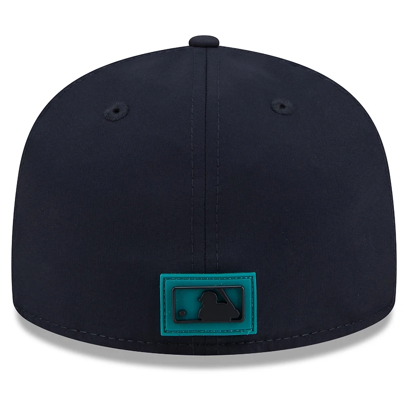 Men's New Era Navy Seattle Mariners 2026 Clubhouse Alternate Quill Tech 59FIFTY Fitted Hat