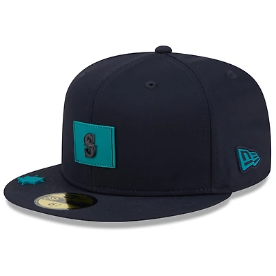 Men's New Era Navy Seattle Mariners 2026 Clubhouse Alternate Quill Tech 59FIFTY Fitted Hat