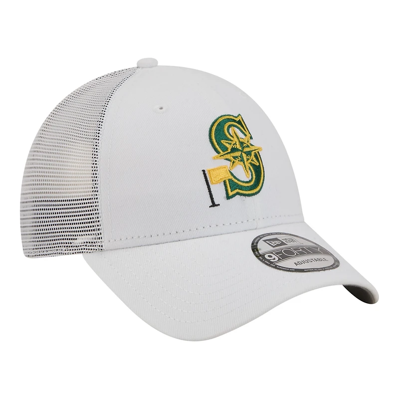 Casquette trucker ajustable New Era 9FORTY blanche à motif drapeau des Mariners de Seattle pour homme