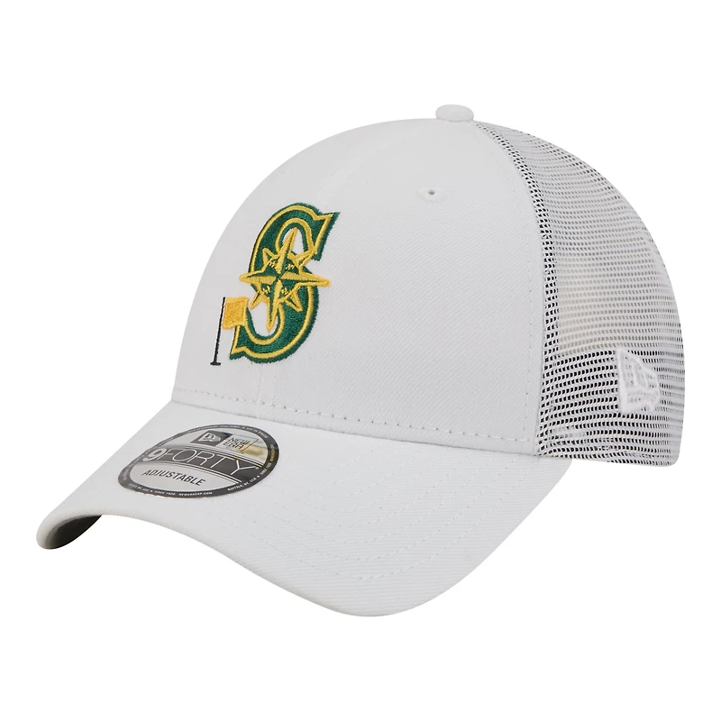 Casquette trucker ajustable New Era 9FORTY blanche à motif drapeau des Mariners de Seattle pour homme