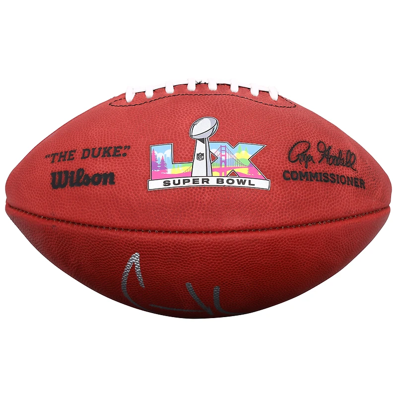 Ballon de football américain Wilson Duke, signé par Cooper Kupp, des Seahawks de Seattle, lors du Super Bowl LX.