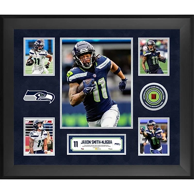 Collage encadré de 5 photos de Jaxon Smith et Njigba (Seattle Seahawks) avec un morceau de ballon de football américain utilisé lors d'un match - Édition limitée à 500 exemplaires