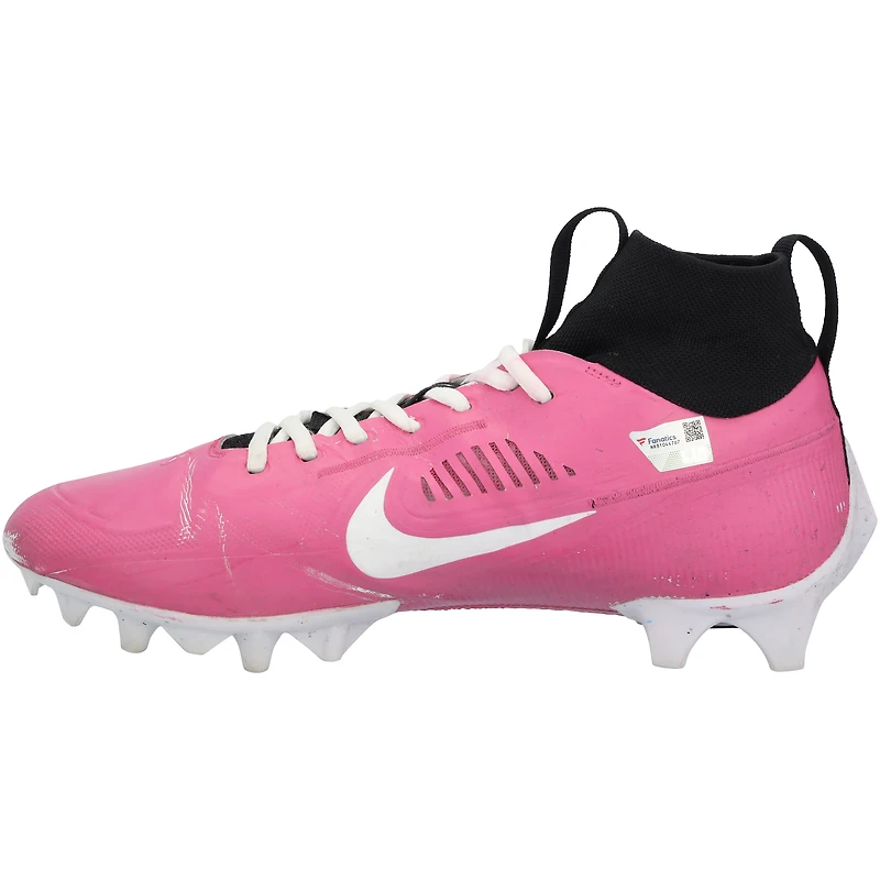 Jaxon Smith-Njigba, chaussures Nike roses utilisées par les Seattle Seahawks lors du match contre les Buffalo Bills le 27 octobre 2024