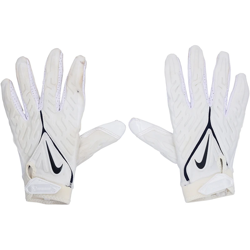 Gants Nike blancs portés par Jaxon Smith-Njigba, des Seahawks de Seattle, lors du match contre les Falcons d'Atlanta, le 20 octobre 2024.