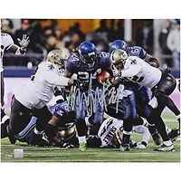 Photographie autographiée de Marshawn Lynch, des Seattle Seahawks, 16" x 20" lors du Beast Quake Run