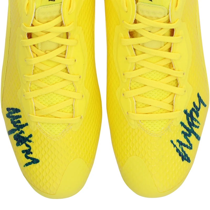 Chaussures de football dédicacées Beast Mode B.T.A Elite par Marshawn Lynch des Seattle Seahawks