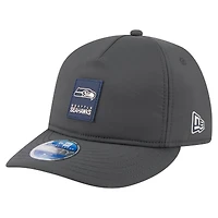 Casquette ajustée New Era 59FIFTY pour homme, couleur anthracite, Seattle Seahawks 2025 Sideline, style rétro, idéale les temps froids.