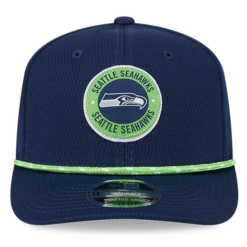 Casquette extensible à bouton-pression New Era College Navy Seattle Seahawks 2024 Sideline 9SEVENTY pour hommes