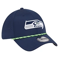 Men's New Era College Navy Seattle Seahawks Perforated 39THIRTY Flex Hat