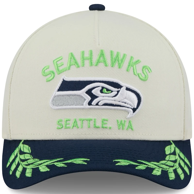Casquette ajustable New Era 9FORTY M-Crown A-Frame pour homme, couleur crème/bleu marine universitaire, des Seattle Seahawks, draft NFL 2025