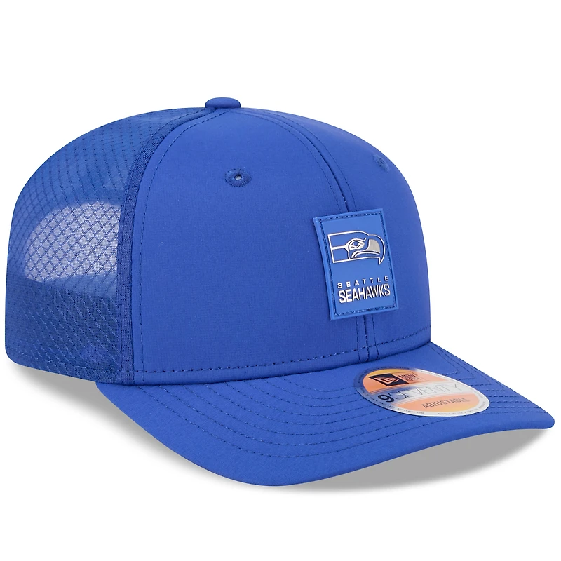 Casquette ajustable 9SEVENTY Trucker pour homme New Era Royal Seattle Seahawks 2025 Sideline Throwback
