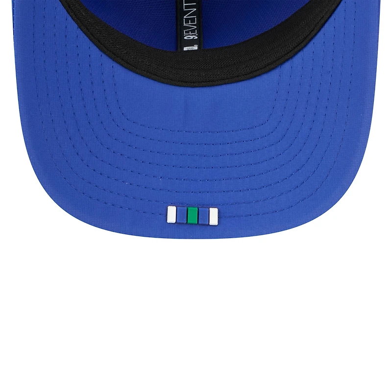 Casquette ajustable 9SEVENTY Trucker pour homme New Era Royal Seattle Seahawks 2025 Sideline Throwback