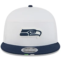 Casquette snapback 9FIFTY à panneaux fendus New Era pour homme, blanc/bleu marine universitaire, camp d'entraînement NFL 2025 des Seattle Seahawks