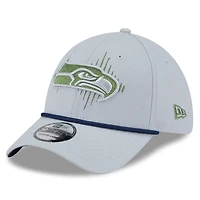 Casquette 39THIRTY Flex Sideline pour homme, collection 2025 Rivalries des Seattle Seahawks, gris loup New Era