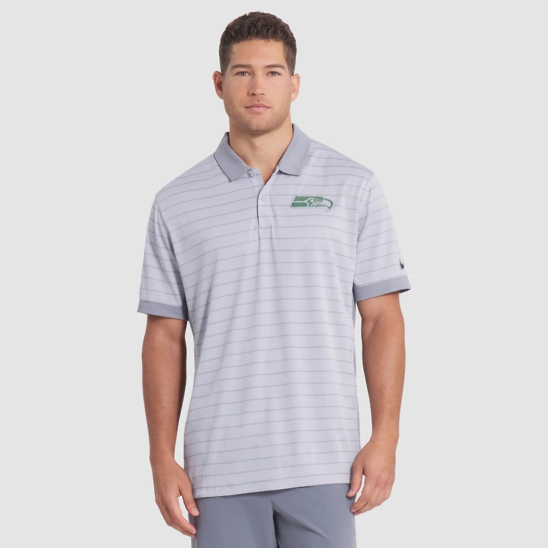 Polo Nike Dri-FIT rayé gris loup pour homme, collection Rivalités 2025 des Seattle Seahawks