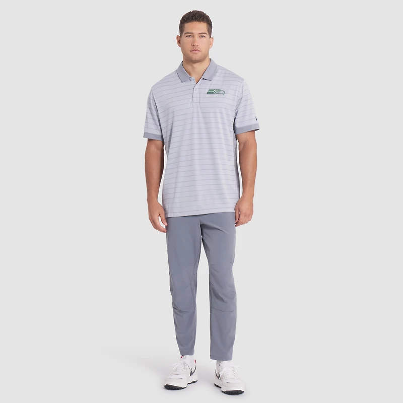 Polo Nike Dri-FIT rayé gris loup pour homme, collection Rivalités 2025 des Seattle Seahawks
