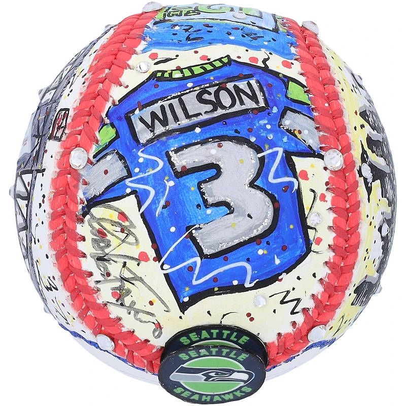 Baseball autographié par Russell Wilson des Seattle Seahawks - Illustration de Charles Fazzino - B679435
