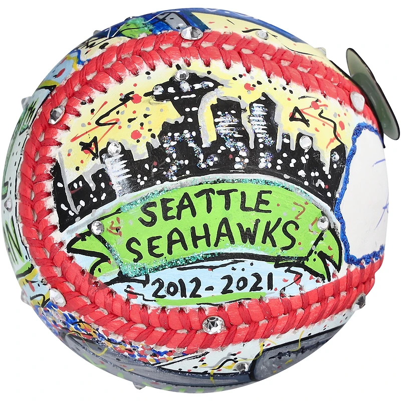 Baseball autographié par Russell Wilson des Seattle Seahawks - Peint à la main par l'artiste Charles Fazzino