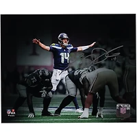 Photo dédicacée de Sam Darnold (Seattle Seahawks) - Format 20 x 25 cm (8 x 10 pouces) - Prise en main sur la ligne de mêlée