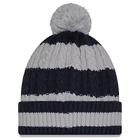 Bonnet en tricot tressé à revers avec pompon pour femme, collection 2025 Rivalries des Seattle Seahawks, gris loup New Era