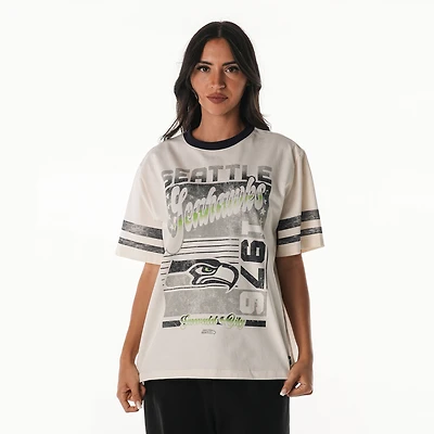 T-shirt boyfriend surdimensionné à épaules tombantes vintage crème des Seattle Seahawks pour femme de The Wild Collective