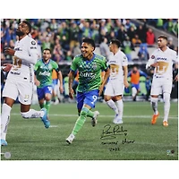 Photo dédicacée de Raul Ruidiaz (Seattle Sounders FC) - 40 x 50 cm (16 x 20 pouces) célébrant un but en CONCACAF 2022, avec inscription « Champion CONCACAF 2022 ».