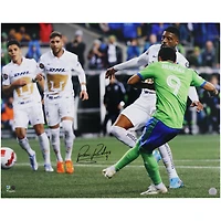 Photographie de but de la CONCACAF 2022 dédicacée par Raul Ruidiaz des Seattle Sounders FC, 16" x 20"