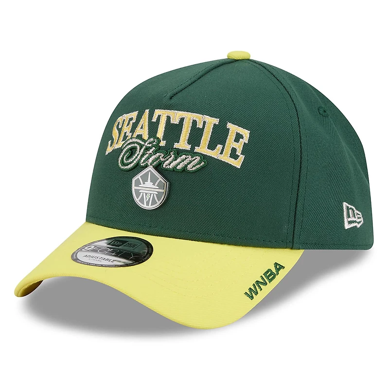 Casquette unisexe New Era verte et jaune Seattle Storm WNBA Tip-Off 2026 avec écusson en métal et monture en A - Modèle 9FORTY ajustable