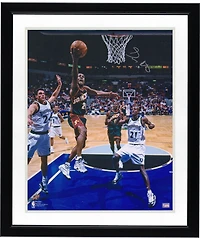 Gary Payton Seattle Supersonics Autographed 16" x 20" Layup vs Minnesota Photograph