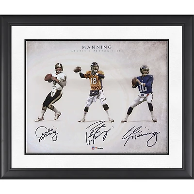 Photographie encadrée signée à plusieurs reprises par Archie Manning, Eli Manning et Peyton Manning, 16" x 20"