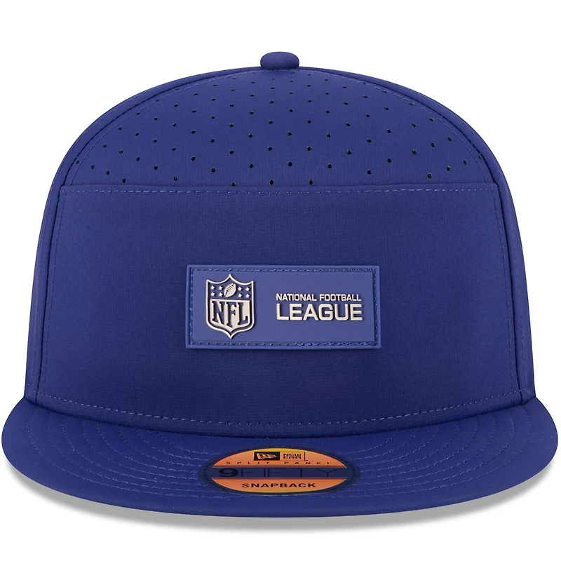 Casquette snapback 9FIFTY à panneau fendu New Era bleu marine NFL 2025 Sideline Quill Tech pour homme