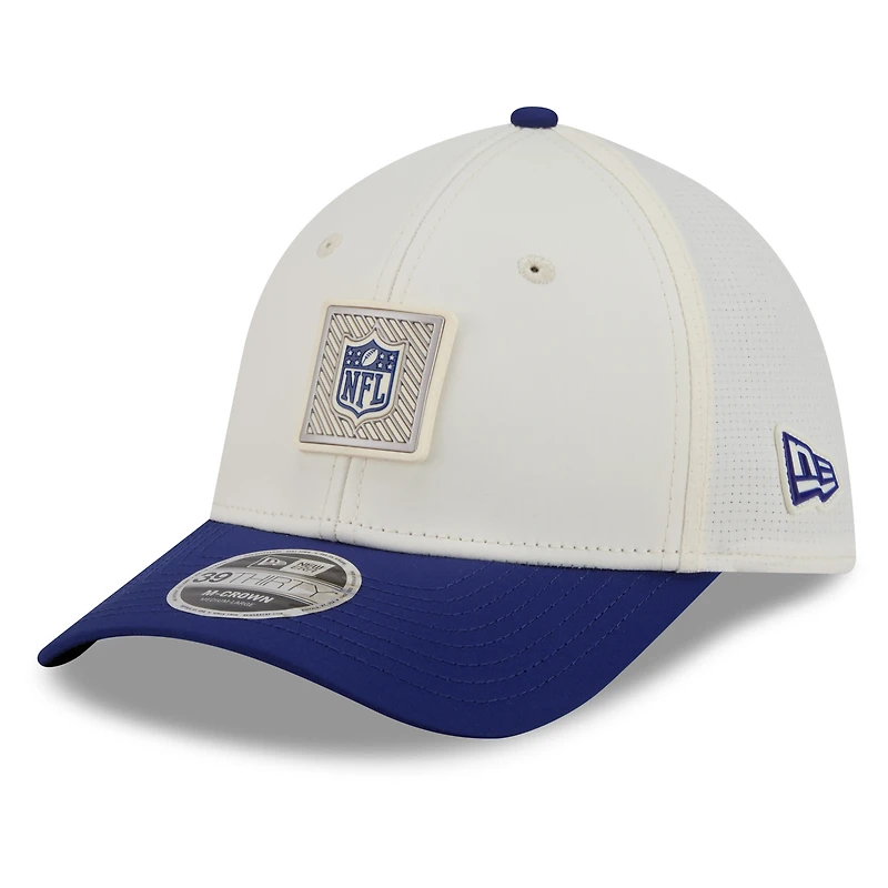 Casquette New Era Flex crème/marine NFL 2026 Camp d'entraînement 39THIRTY pour homme