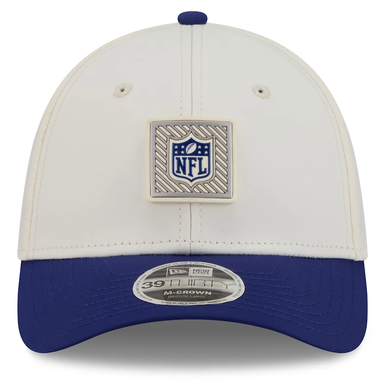 Casquette New Era Flex crème/marine NFL 2026 Camp d'entraînement 39THIRTY pour homme