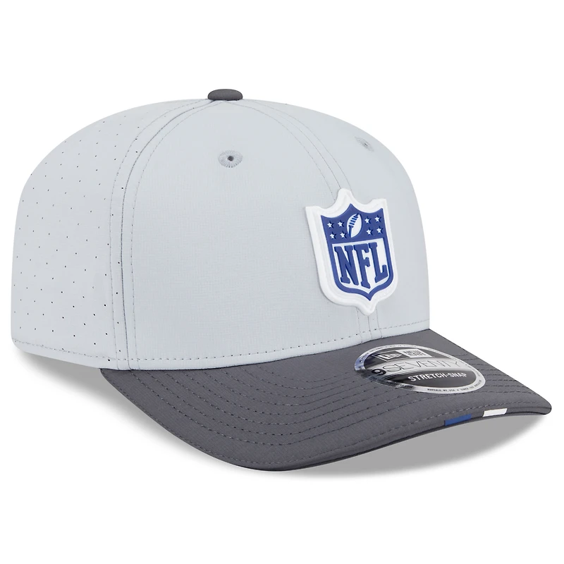 Casquette ajustable New Era 9SEVENTY grise/graphite pour homme, édition 2025 du camp d'entraînement NFL