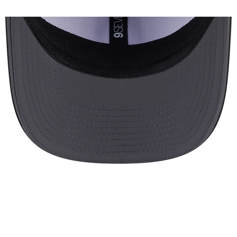 Casquette ajustable New Era 9SEVENTY grise/graphite pour homme, édition 2025 du camp d'entraînement NFL