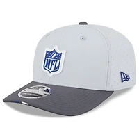 Casquette ajustable New Era 9SEVENTY grise/graphite pour homme, édition 2025 du camp d'entraînement NFL