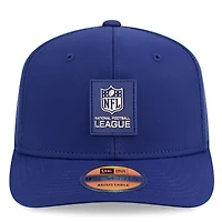 Casquette ajustable New Era Navy Shield Merchandise 2025 Sideline 9SEVENTY Trucker pour homme